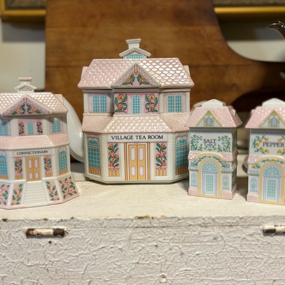 Lenox Other - Lenox Village Assorted Pieces